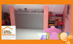 Chambre enfant optimisée à Saint-André-de-l’Eure avec rangements et coin jeu, réalisée par Raphaël, courtier en travaux.