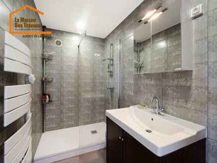 Salle de bain entièrement rénovée