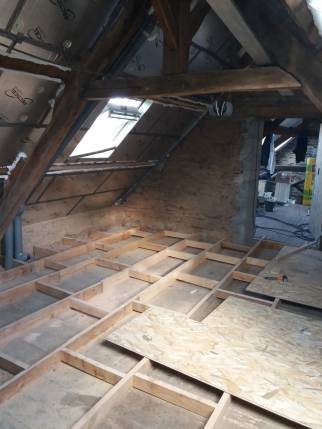 Travaux d'aménagement de combles en salle de bain en cours - Machecoul Saint Même 44270