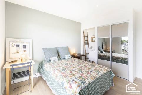 Chambre à la décoration soignée
