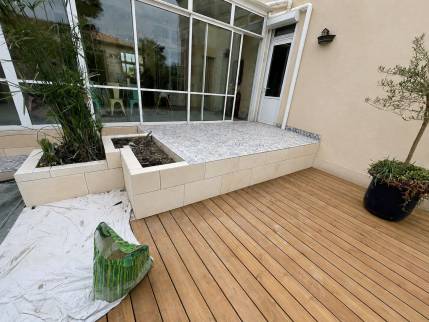 Transformation de jardin avec création de terrasse et de plage de piscine - Pornic 44210