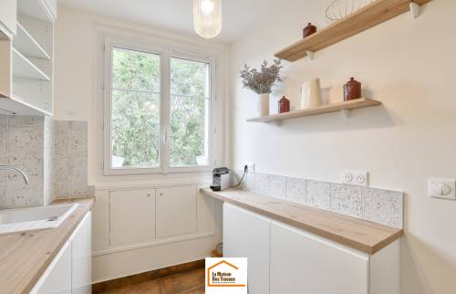 Cuisine rénovée pleine de lumière