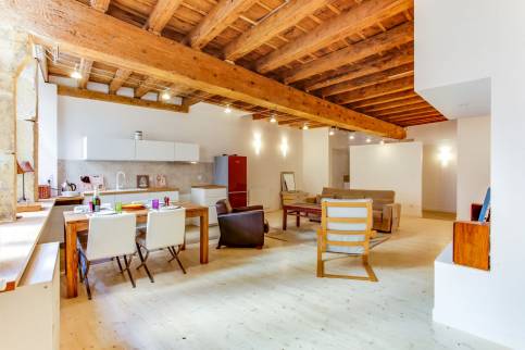 Réhabilitation complète d’un plateau de 60 m pour le transformer en appartement destiné à la location meublée à Lyon, quartier Saint Paul