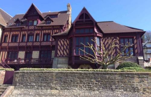 Ravaler la façade d'une maison à Trouville