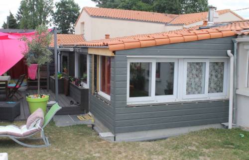 Extension en bardage bois de 6,8 m², à Vertou (44)