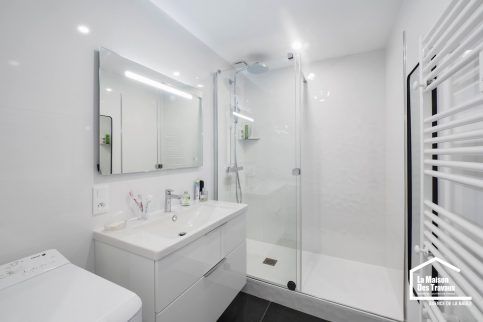 Grande douche à receveur plat 