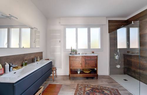 Rénovation complète à Tharon-Plage : nouvelle salle de bain parentale et cuisine 1