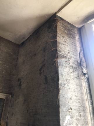 Murs d'appartement abîmés avant travaux de rénovation intérieure - Nantes 44