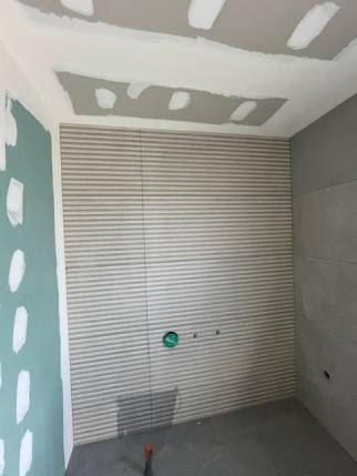 Travaux d'aménagement de salle de bain avec pose de faïence murale décorative - Nantes 44000