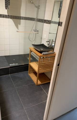 Meuble vasque avant rénovation appartement