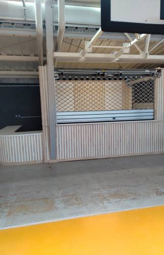 Vue d'ensemble avec rideau métallique