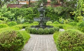 Fontaine à eau de jardin 