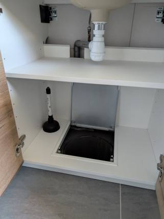  Rénovation de salle de bain avec trappe de communication vers la buanderie - Ambérieu-en-Bugey 01500