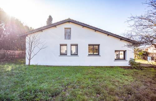 Fenêtres côté chambres et salles de douches