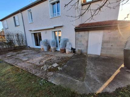 Terrasse en béton avant travaux de rénovation extérieure - Ambérieu-en-Bugey 01500