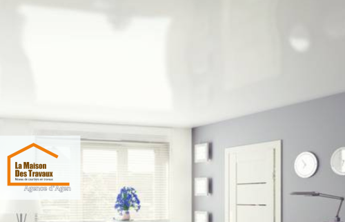 Un plafond rénové avec un éclairage optimisé pour plus de clarté et de bien-être.