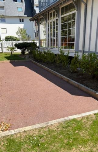 Le terrain de boules terminé