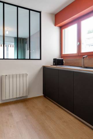 Projet de cuisine gris anthracite et Orange avec verrière, Lyon quai de Saone 