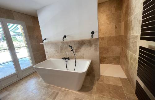 salle de bain rénovée à Saintes