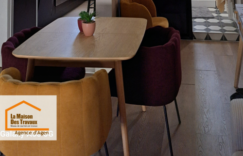 Convivialité et élégance autour de cette table moderne, posée sur un sol PVC résistant et esthétique, idéal pour les pièces de vie.