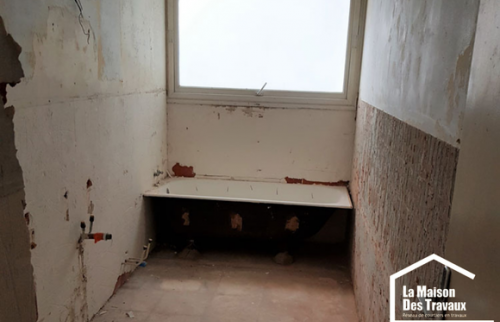 AVANT Salle d'eau existante après dépose