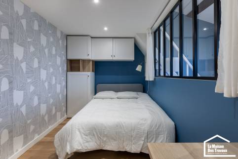 Rénovation complète d'un appartement du Vieux Lyon pour une colocation étudiante en meublé, camaieu de bleus