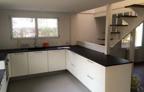 Rénovation de la cuisine dans une maison 