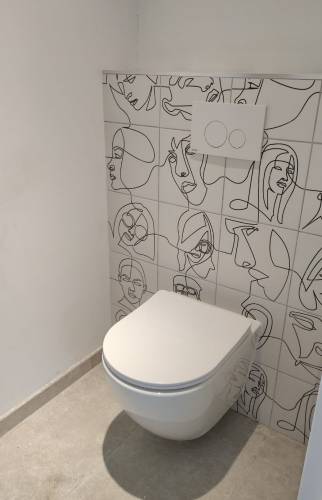 création WC suspendu dans un ancien débarras sur Gémenos (13420)
