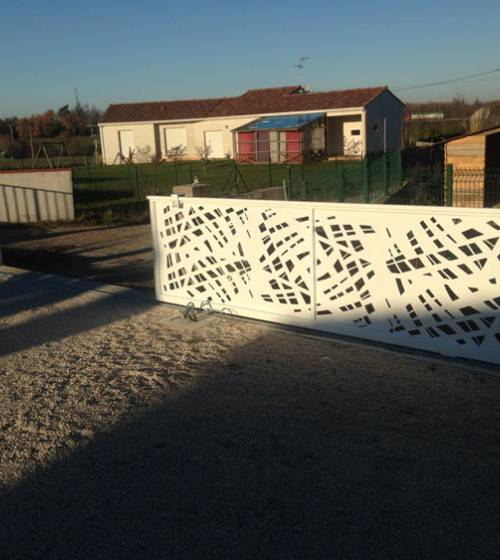 Pose d'un portail sur mesure et coulissant