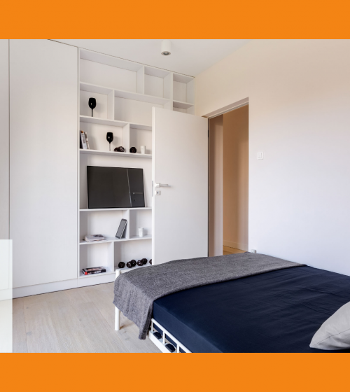 Une chambre entièrement repeinte entre Agen et Pont-du-Casse, dans des teintes douces et lumineuses, prête à accueillir un petit-enfant.