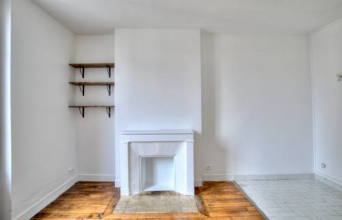 Salon avec cheminée rénové - Paris 17ème