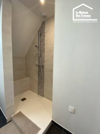 Douche dans les combles à Vannes