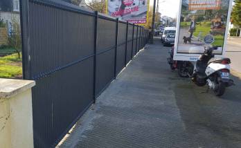 Clôture en treillis soudés avec lames pvc