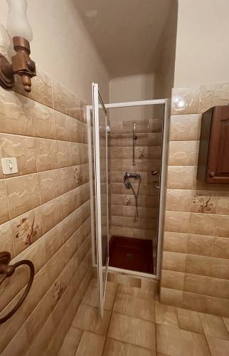 Salle de bain avant travaux de rénovation à Roquefort-la-Bédoule (13830) 