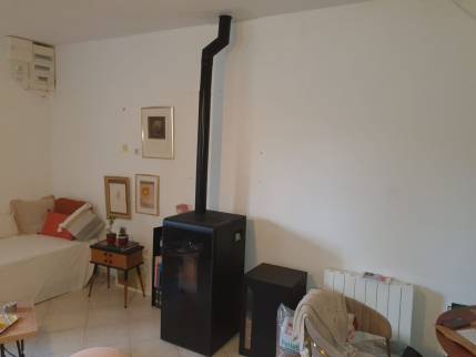 Installation d'un poêle à granulés pour une rénovation énergétique efficace