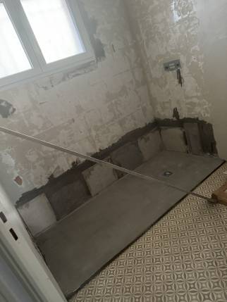 Rénovation de salle de bain avec chape traditionnelle pour douche carrelée - Monbeton 82290