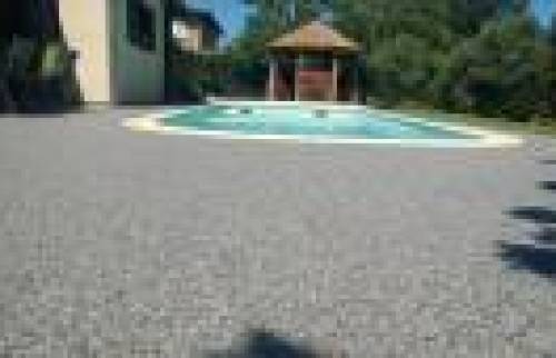 Pose de résine moquette de pierre et margelles