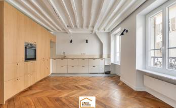 cuisine-ouverte_vue-ensemble_fenetres_poutres