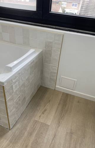 Finition plinthes et baguettes faïence