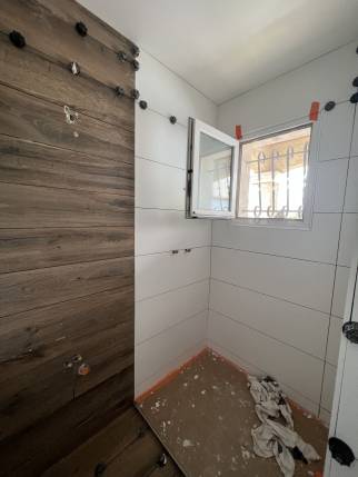 pose de carrelage mural de salle de bain