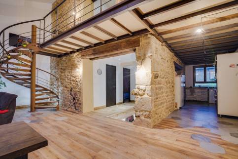 Travaux de maçonnerie et gros oeuvre, maison située dans les monts du lyonnais, ouest de Lyon