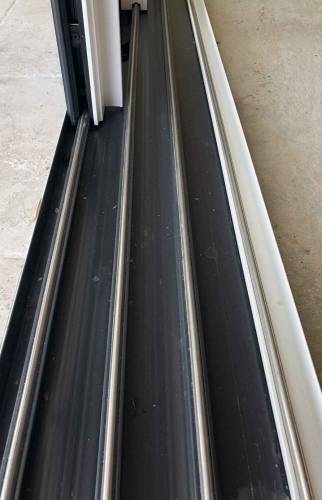 4 rails pour une ouverture maximale - possibilité de cache