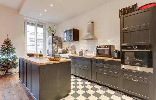 Rénovation complète d’un grand appartement dans un style urbain, Neuville Sur Saone