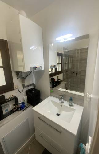 Meuble vasque salle de bain rénovée maison La Maison Des Travaux Alès
