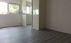 Après - beau parquet PVC clipsé imitation bois blanc (Yerres 91330)