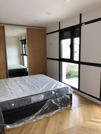 Grande chambre avec dressing intégré