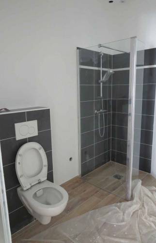 Création de WC suspendus avec bâti support autoportrait - Lorient (56100)