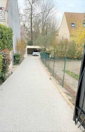 Allée de jardin en béton désactivé (Yerres 91330)