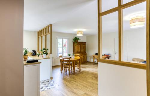 de jolies claustras en bois