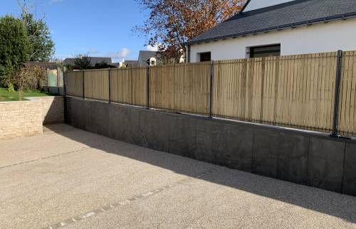 La nouvelle descente de garage en béton désactivé